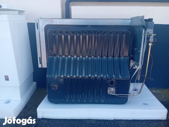Eladó F 8.50F típusú parapetes konvektor.