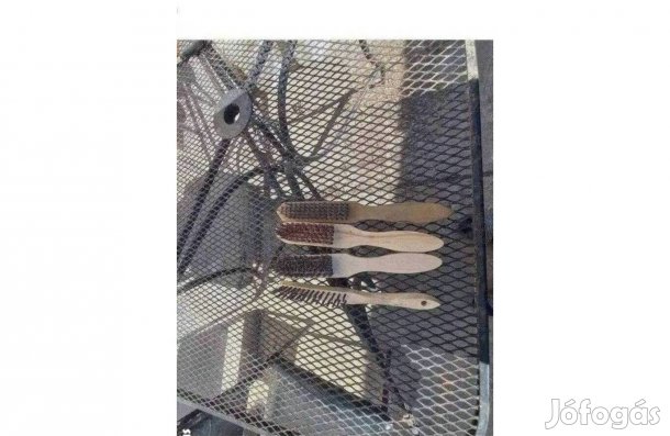 Eladó Fa nyelű Drótkefe