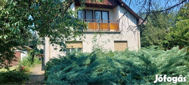 Eladó Felsőgödi családi ház