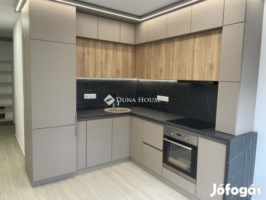 Eladó Felújított lakás, Pécs