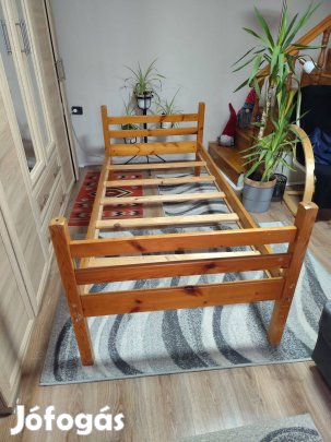 Eladó Fenyő ágykeret