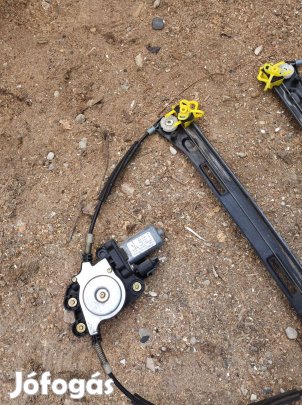 Eladó Fiat Panda első motoros ablakemelők!