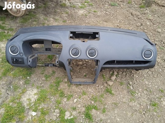 Eladó Ford Fusion müszerfal.