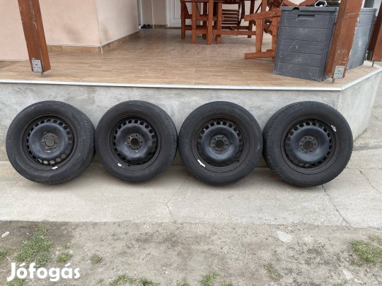 Eladó Ford garnitúra szett 