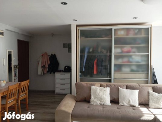 Eladó Gyöngyösön a Warga Lászlóban egy lakás 