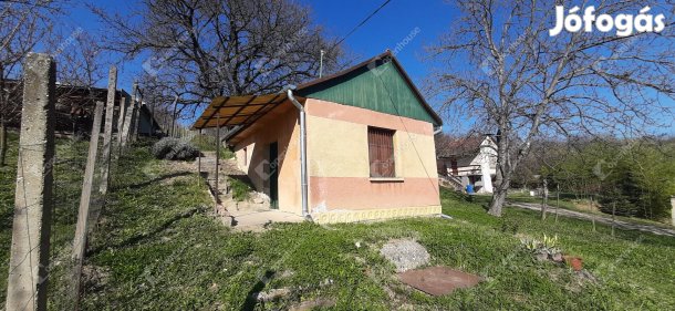 Eladó Gyönyörűen Karbantartott Zártkerti Pince Gősfán!