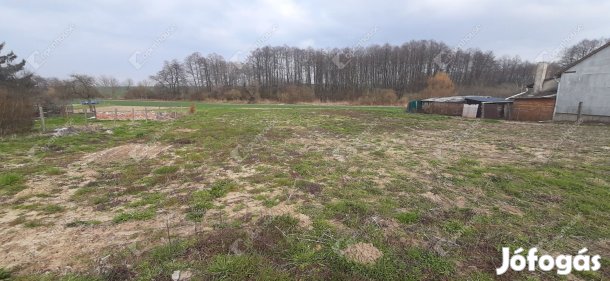 Eladó Győrvári Építési Telkek a Falu Központjában!