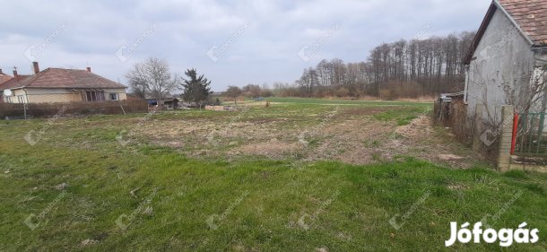 Eladó Győrvári Építési Telkek a Falu Központjában!