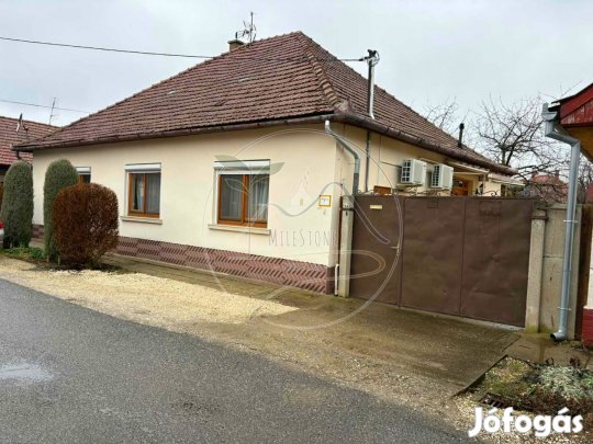 Eladó Gyulán, Szentpálfalán egy kiváló állapotú, 2 generációs családi