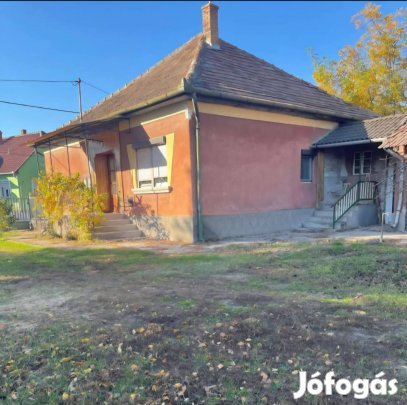 Eladó Ház Besenyőtelek