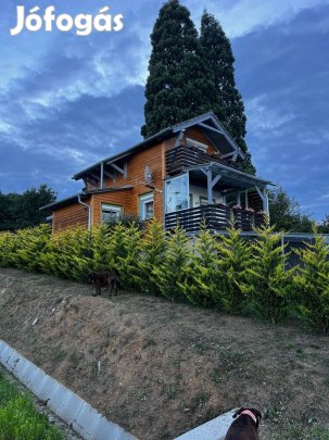 Eladó Ház Csepregi szőlőhegyen a Bene-hegyi tó felett