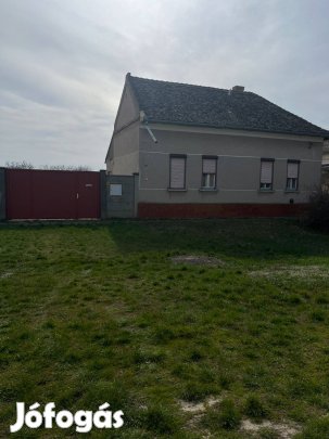 Eladó Ház És Hatalmas Telek Apátfalván!