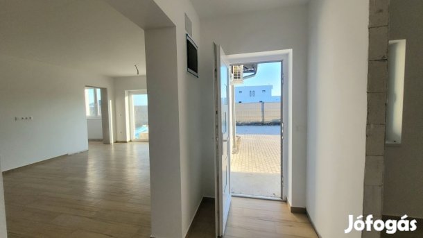 Eladó Ház, Jászberény