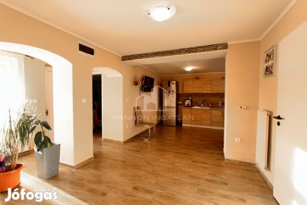 Eladó Ház, Nagyesztergár 64.900.000 Ft