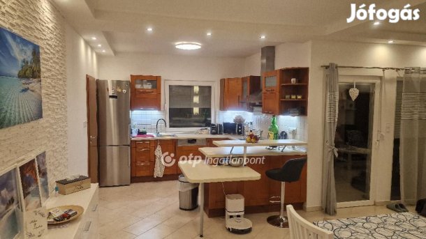 Eladó Ház, Nagykozár