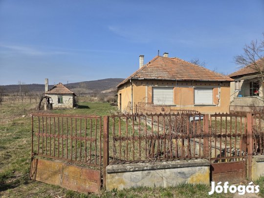 Eladó Ház, Szegi 7.500.000 Ft