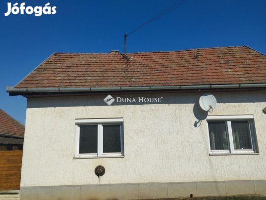 Eladó Hévízgyörkön a Maródi cukrászda közelében családi ház