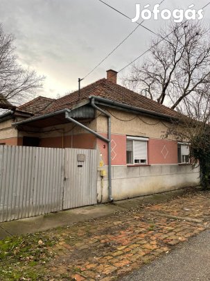 Eladó Hódmezővásárhelyen, a Király utcában felújítandó ingatlan