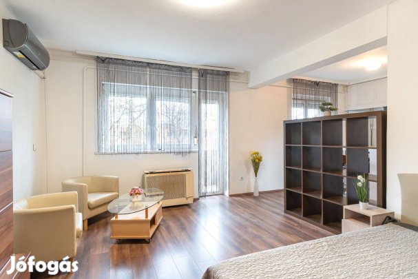 Eladó I. emeleti jó állapotú téglalakás a Selyemréten!