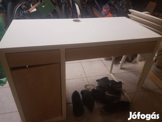 Eladó Ikeás Micke íróasztal
