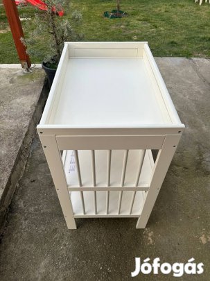 Eladó Ikeás pelenkázó asztal és minden kiegészítője