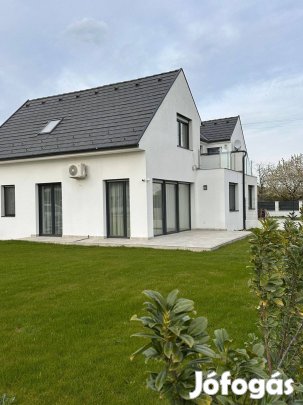Eladó Ikerházfél Balatonakaliban