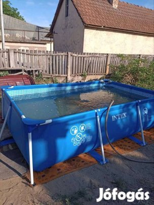 Eladó Intex medence fémvázas