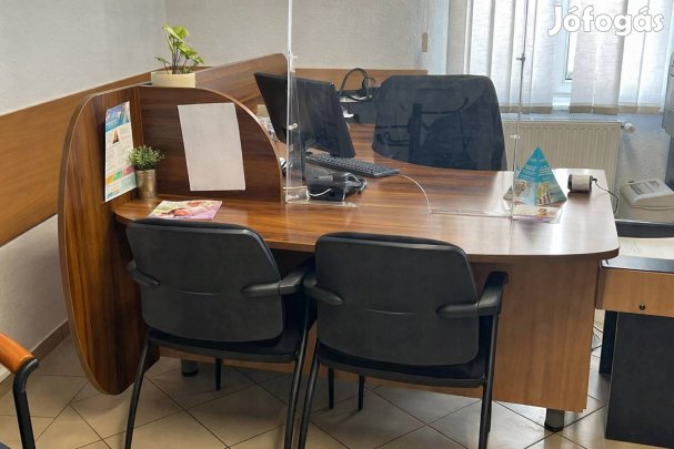 Eladó Íróasztal