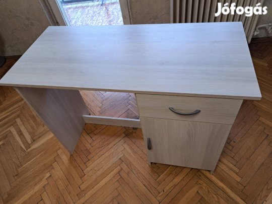 Eladó Íróasztal