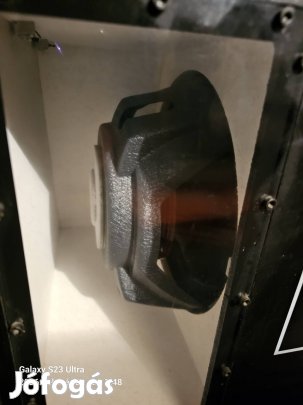 Eladó JBL autós mélyláda erősítővel, autohifi