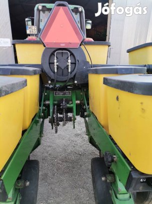 Eladó JD1750-es vontatott 6 soros szemenkénti vetőgép 