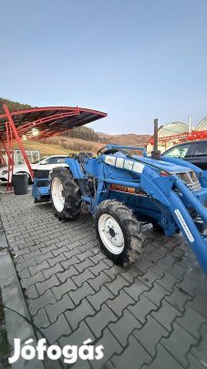 Eladó Japán Traktor. Iseki TU 24 homlokrakodóval