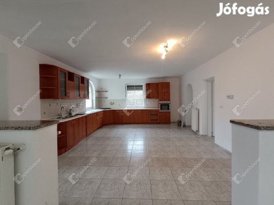 Eladó KÉT GENERÁCIÓS családi ház Harka határában