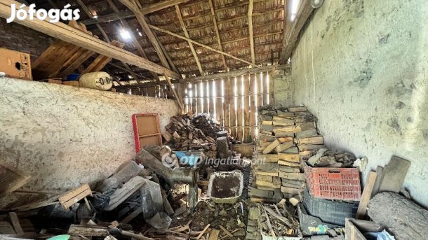 Eladó KIVÁLÓ LEHETŐSÉG Nemesgörzsöny szívében!