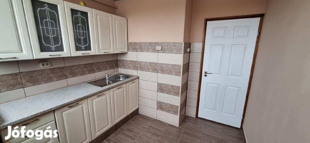 Eladó Kaposváron felújított panel lakás