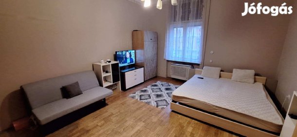 Eladó Kaposváron földszinti Belvárosi tégla lakás