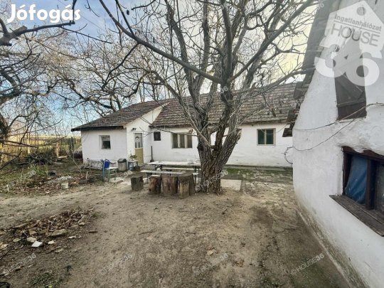 Eladó Kecskemét belterületén felújítandó családi ház!