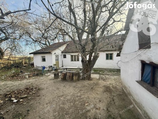 Eladó Kecskemét belterületén felújítandó családi ház!