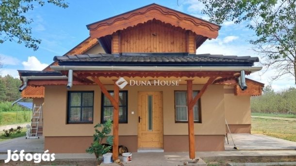 Eladó Kecskemét közvetlen közelében 2 rendbeli ház