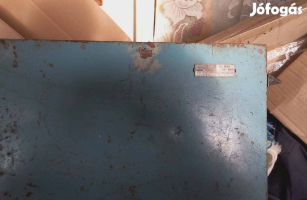 Eladó Kék elektromos hősugárzó