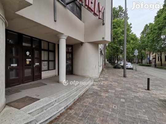 Eladó Kereskedelmi ingatlan, Békéscsaba