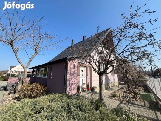 Eladó Keszthelyen partközeli családi ház Tulajdonostól!