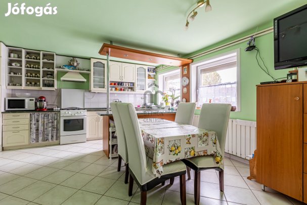 Eladó Kétgenerációs Családi Ház Vácrátóton!