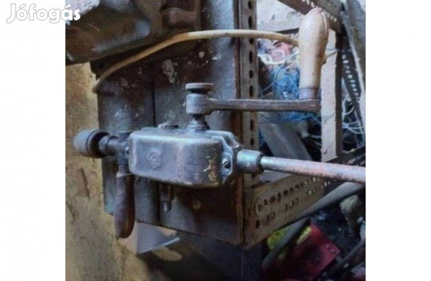 Eladó Kézi fúró