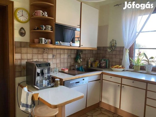 Eladó Komplett Tömör Fa Konyhabútor Gép nélkül!