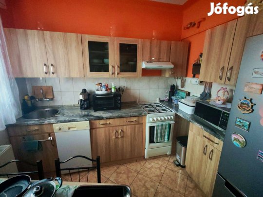 Eladó Konyhabútor gépekkel