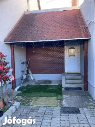 Eladó Kőtelken egy 90 nm-s két szoba nappalis családi ház