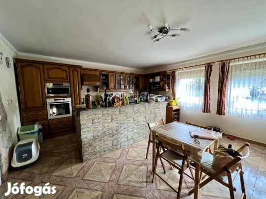 Eladó Kozármislenyben 5 szobás családi ház