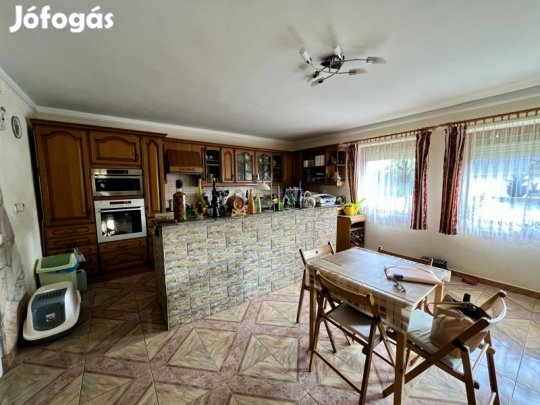 Eladó Kozármislenyben 5 szobás családi ház