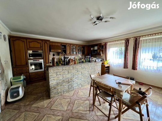 Eladó Kozármislenyben 5 szobás családi ház